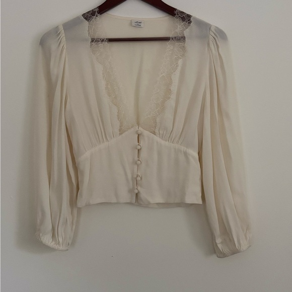 Aritzia Romance Me Blouse - Size XS - Picture 2 of 5